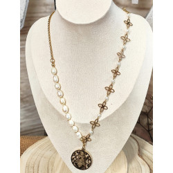 Collar "Santina entre flores"