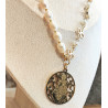 Collar "Santina entre flores"